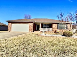 418 Honeysuckle Ln, Monett, MO 65708