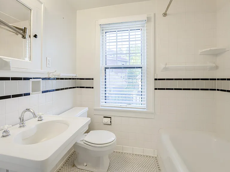 2nd Floor Full Bath
