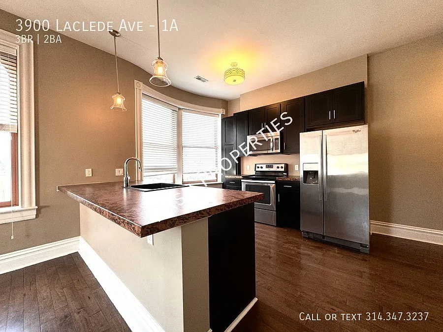 $1,550 - 3 Bed / 2 Bath Across From Slu! Available Now — Photo 4
