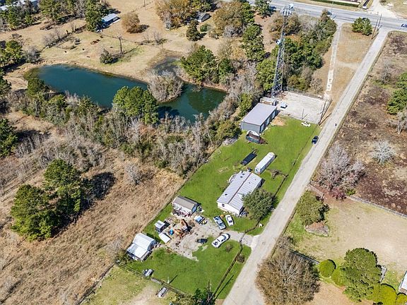 3rd image of 21611 Parker Rd