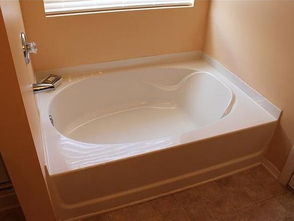 5th image of 2775 Sutherland Dr