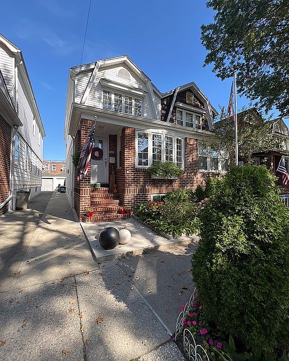 1st image of 1739 E 32nd St