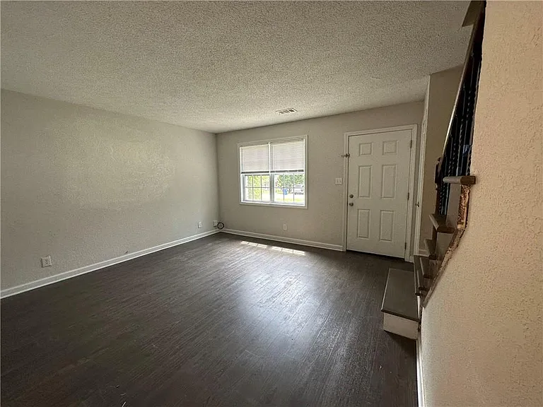12 Ezzard St — Photo 3