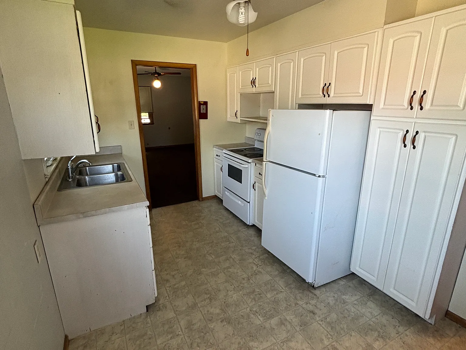 2 bed, 825 sqft, $1,150 — Photo 2