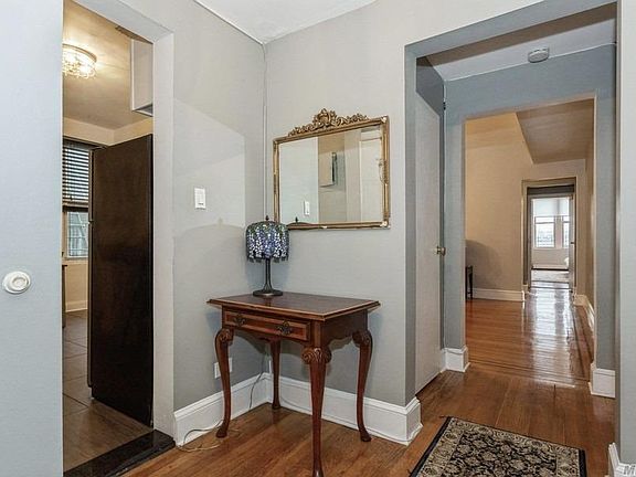 3rd image of 1185 E Broadway APT 3D