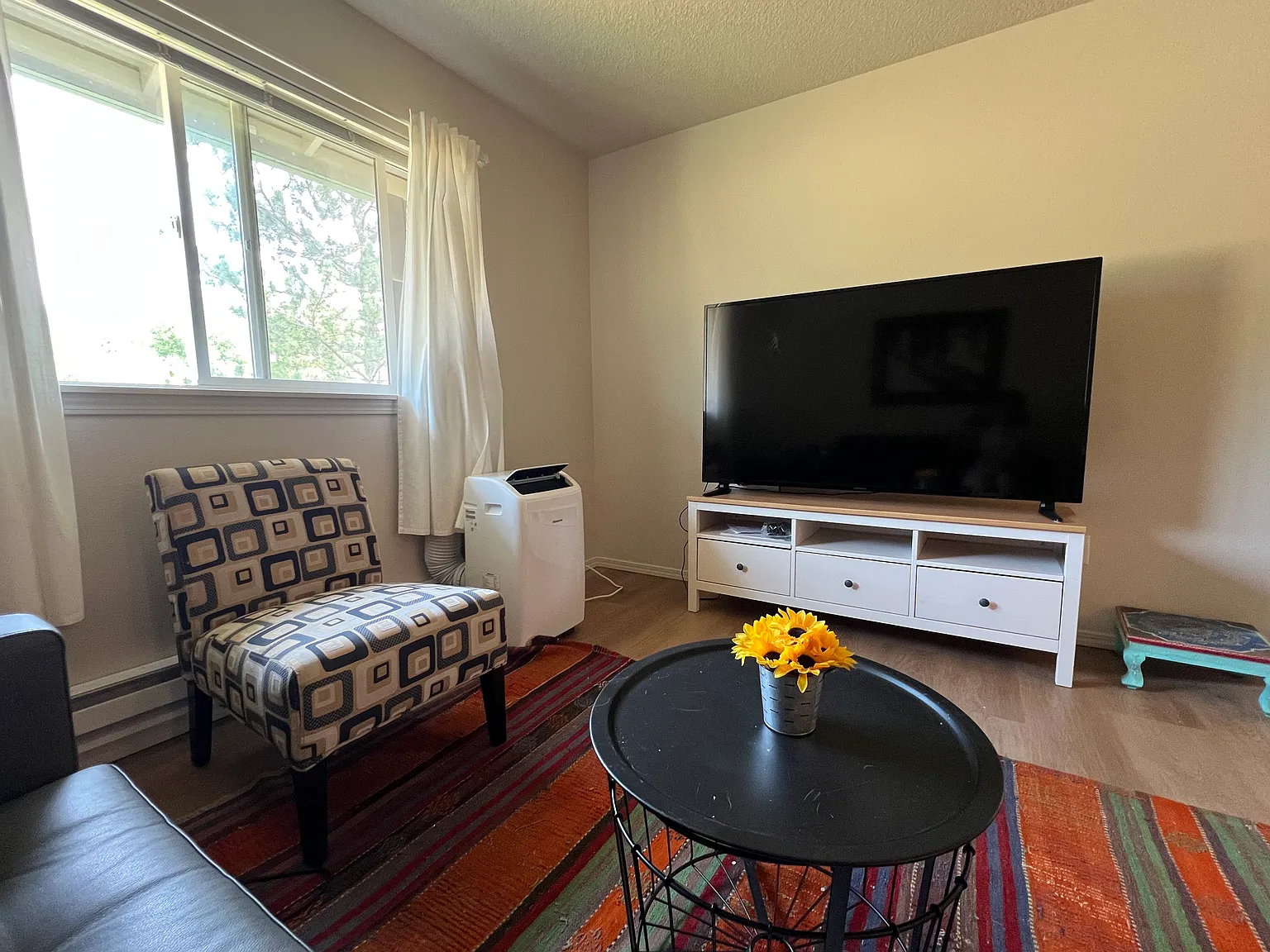 1 bed, 1000 sqft, $1,750 — Photo 2