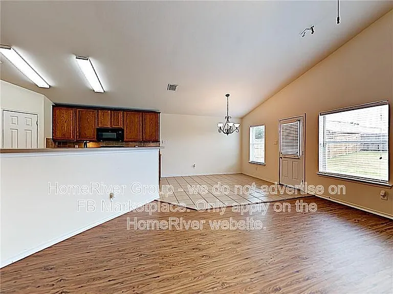 1204 Huntsville Dr — Photo 11