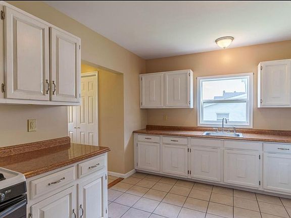 2nd image of 550 Eynon St Unit 1
