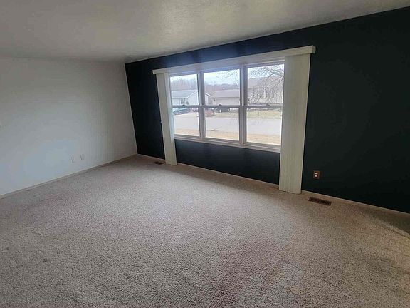 4th image of 418 E Lamphere Dr