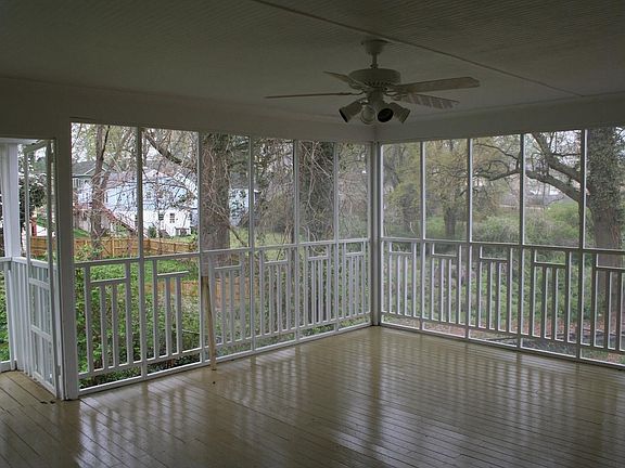 Huge Back Screened Porch
