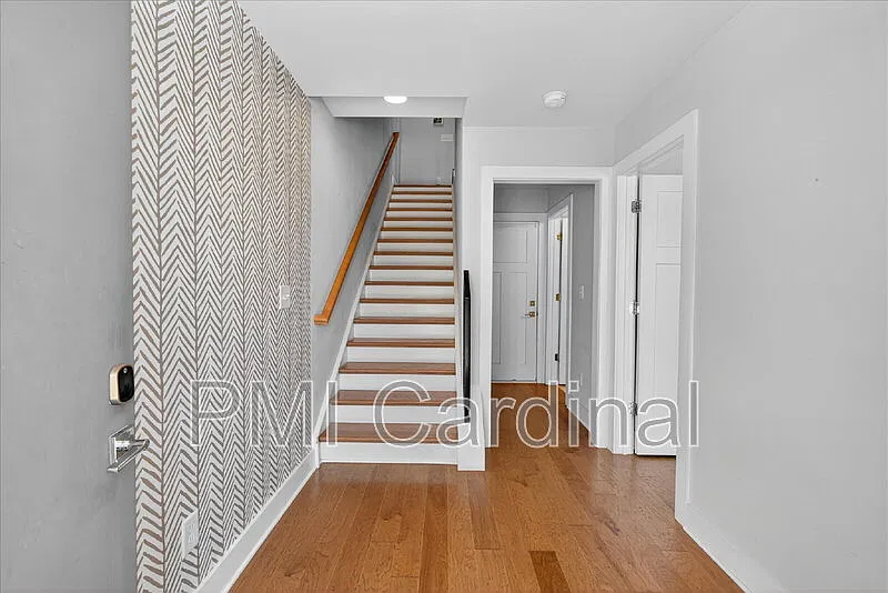 3 bed, 3.5 bath, 2438 sqft, $3,200 — Photo 3