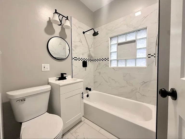 532 N Lawler Ave #2 — Photo 4