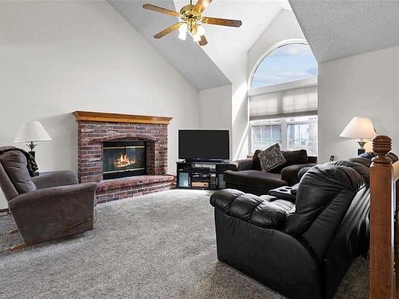 3rd image of 719 NW 42nd St