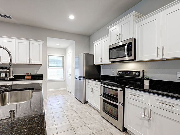 4th image of 512 Amory St