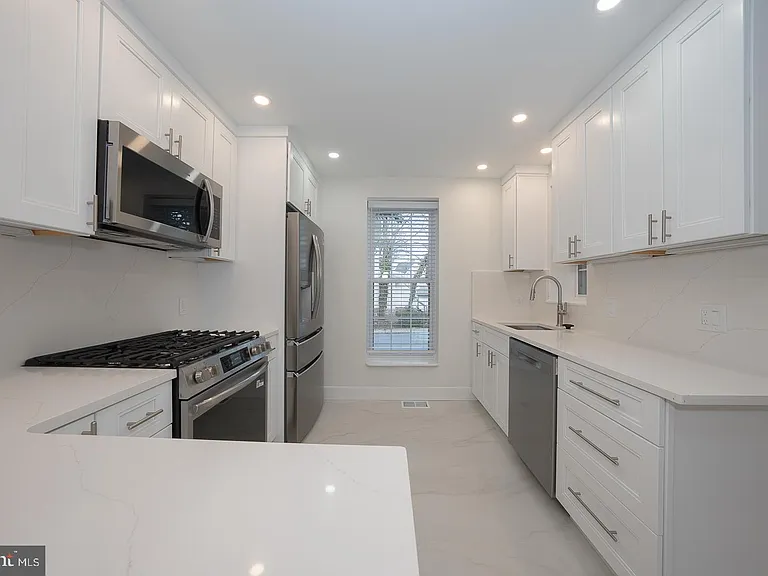 15 Llanfair Rd #A — Photo 6