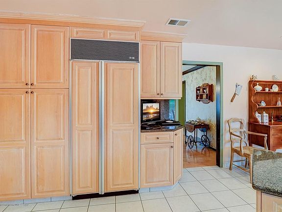 5th image of 15 Thomas Dr