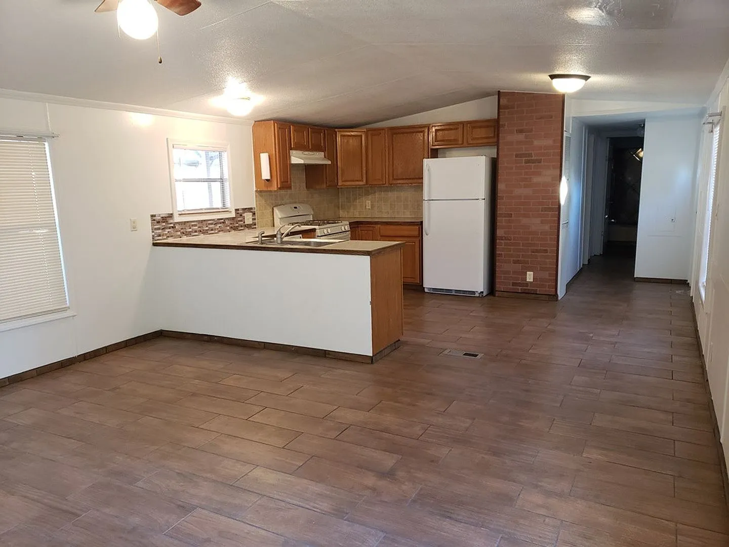 Beautifully Remodeled 2 Bdrm/2Ba Home with Water/Sewer/Garbage Paid — Photo 3