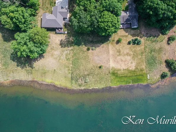 9654 Sunset Dr, Stanwood, MI 49346