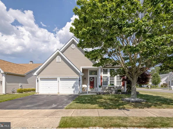 2 Woodlake Ct, Barnegat, NJ 08005
