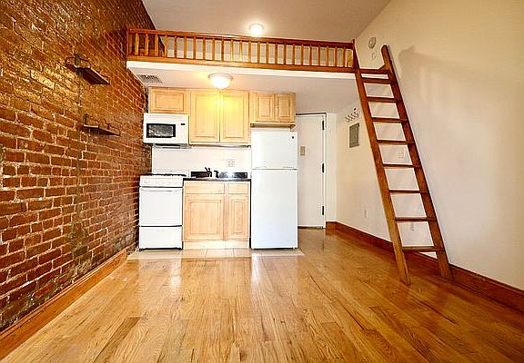 3rd image of 133 W 74th St APT 2D