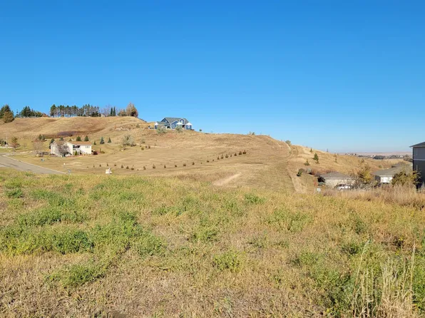 2920 Jude Ln NW, Mandan, ND 58554