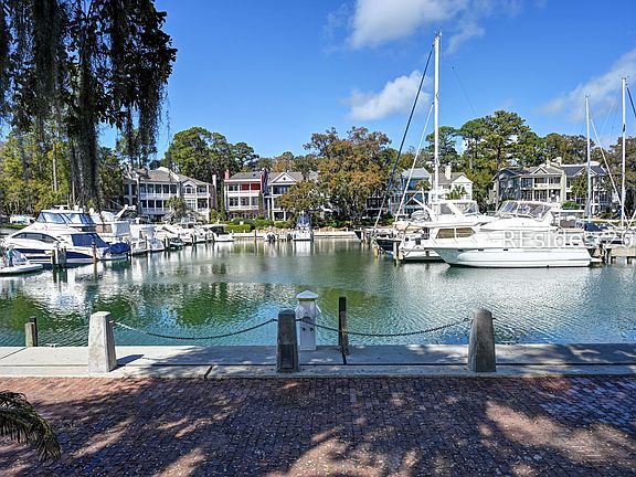 3rd image of 4 Post Mill Rd