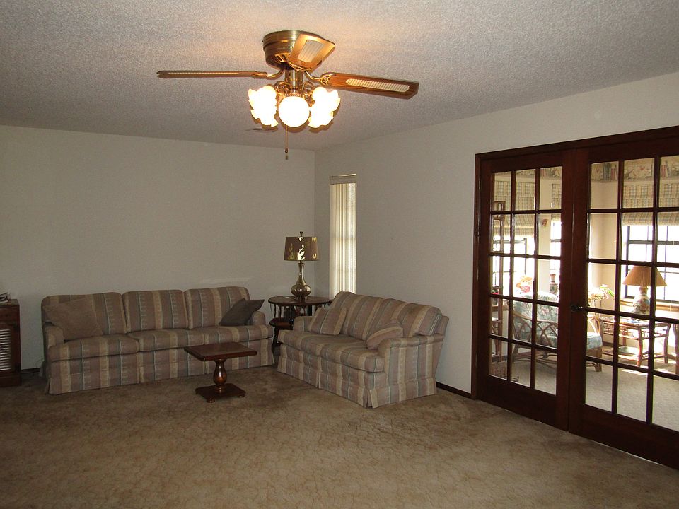2nd image of 2401 Molly Ct