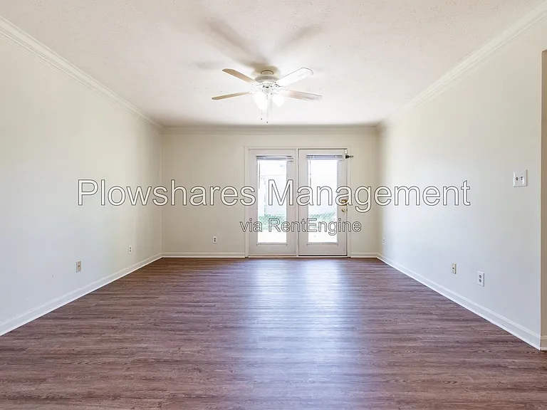 100 E Florence Ave #7 — Photo 3