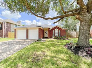 1035 Wentworth Dr, Pearland, TX 77584