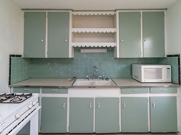 4th image of 1313 Paris Rd