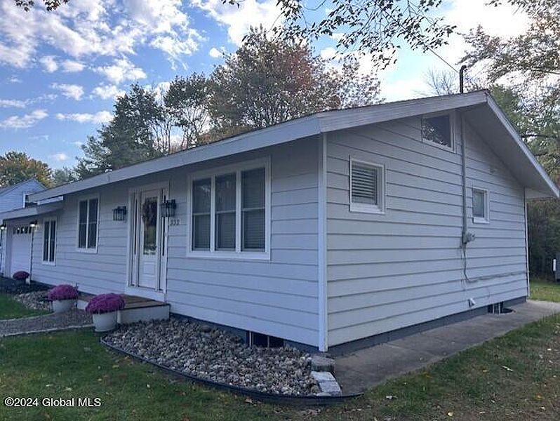 5th image of 332 Ferris Rd