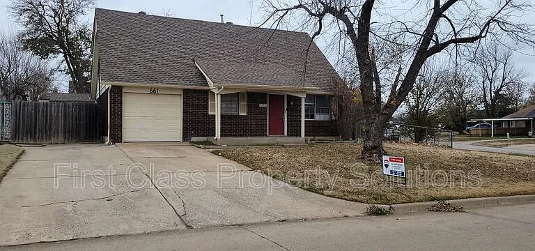 661 NW 16th St — Photo 23
