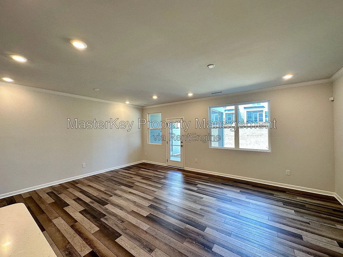 3 bed, 2.5 bath, 1817 sqft, $2,125 — Photo 4