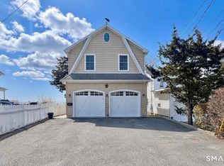 57 Pelham St, Milford, CT 06460