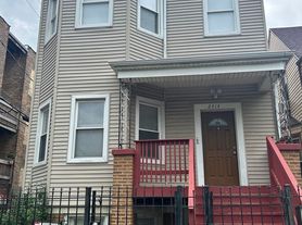 2414 N Lawndale Ave, Chicago, IL