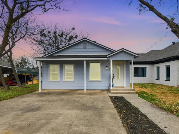 702 N Church St, Decatur, TX 76234