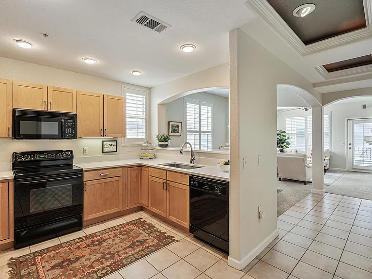 1767 N Pearl St #308 — Photo 17