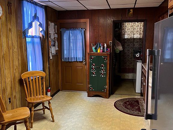 3rd image of 48 E Locust St