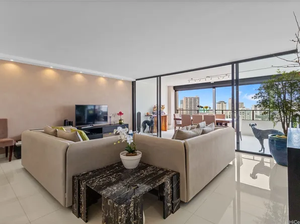 583 Kamoku St, Honolulu, HI 96826