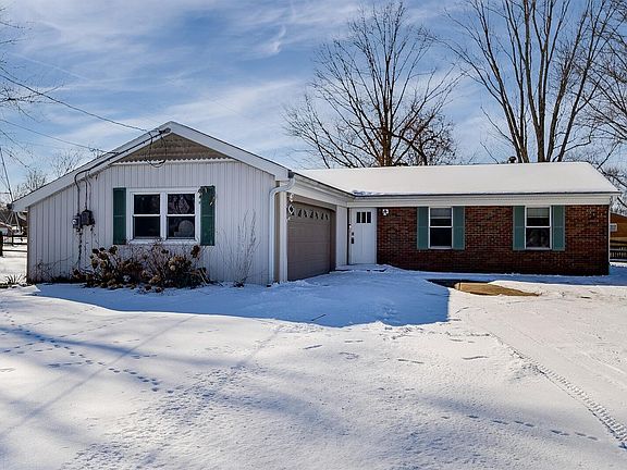2nd image of 8677 Goldfinch Way