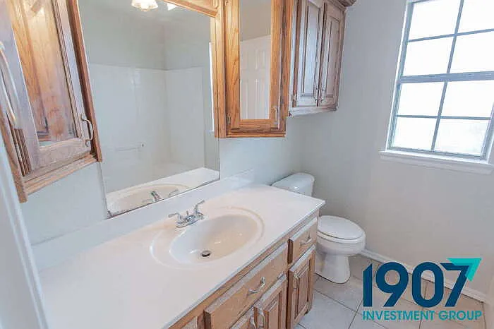 501 Madeline Ln — Photo 10