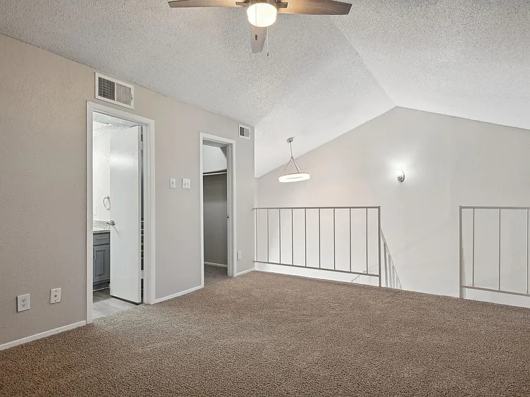 Blakely Apartments — Photo 42