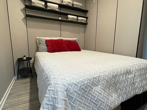 Most comfortable queen bed ever and storage underneath.