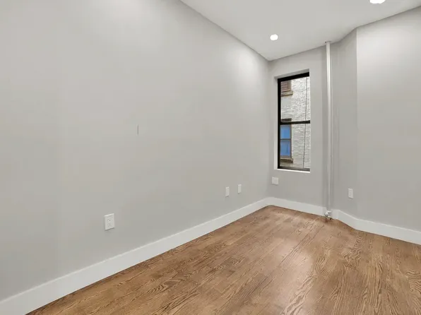 421 Audobon Avenue image 2 of 7