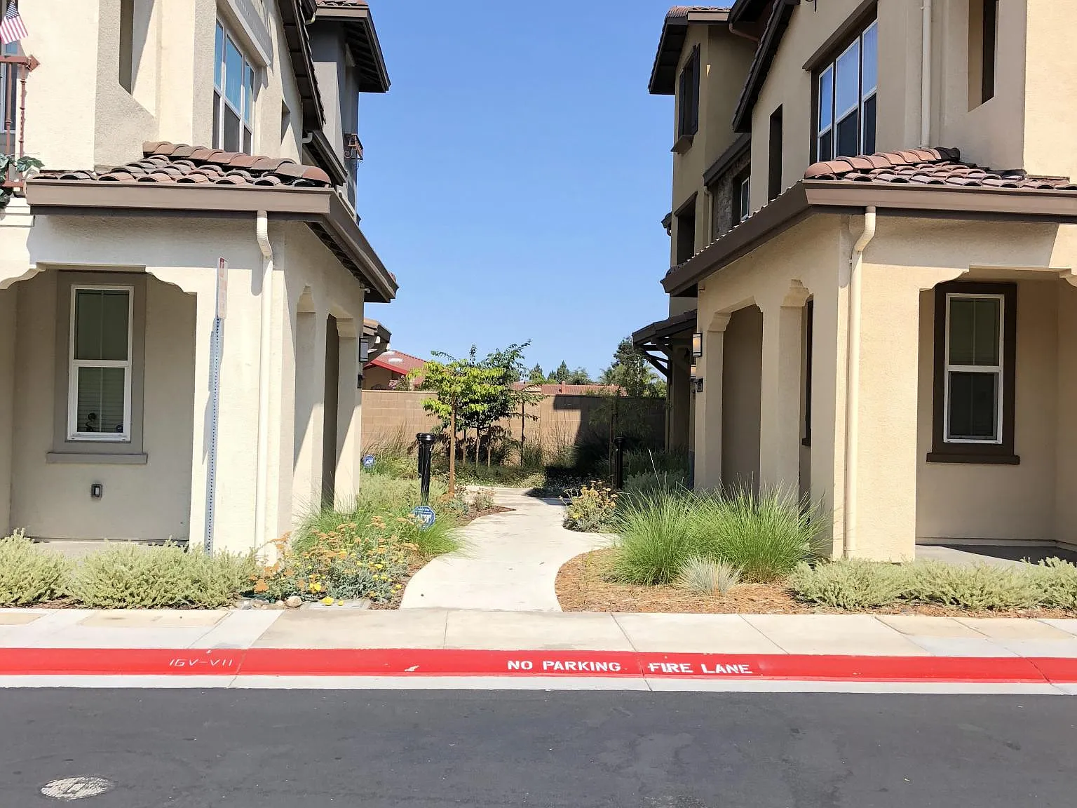 2 bed, 2.5 bath, 1437 sqft, $3,750 — Photo 3