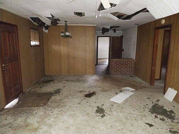 2nd image of 1428 Fm 253 Rd