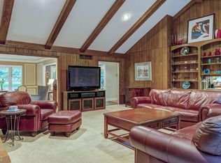 419 Conway Lake Dr, Saint Louis, MO 63141