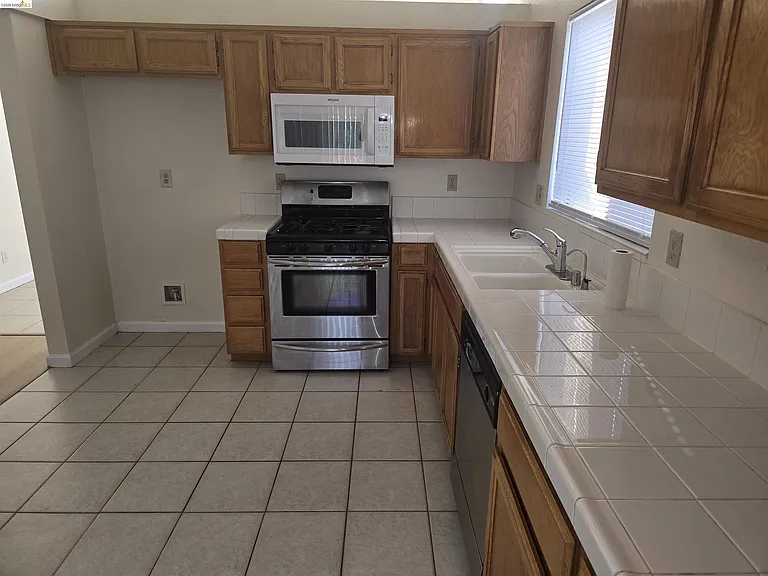5128 Hereford Ct — Photo 5