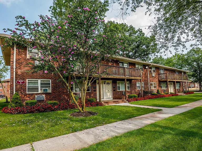 2-3 Stratford Apartments — Photo 12