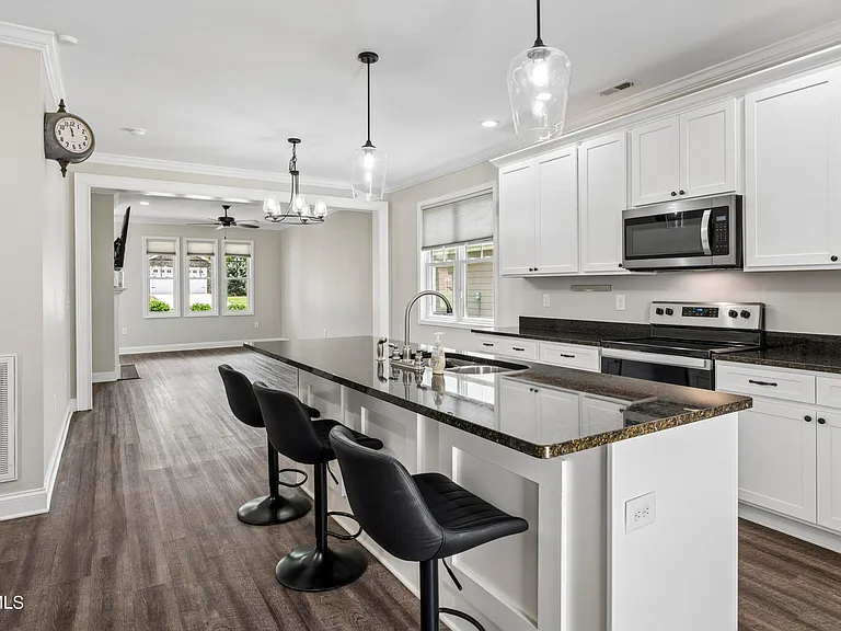 515 Villa Ln — Photo 13